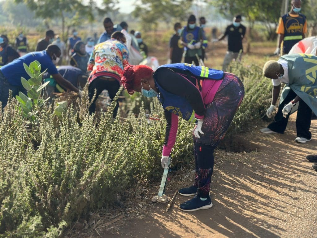 Zainab “Mama Zara” Ansell joins the Zara Tanzania Adventures team in a Moshi clean-up to promote environmental conservation.