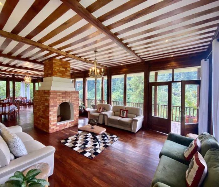 Four Gorillas Lodge1